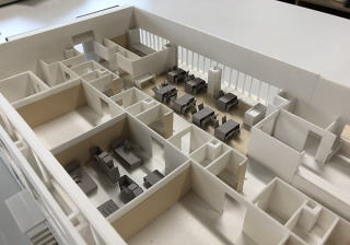 クライアントに設計の趣旨を伝える為の建築模型。内部の作り込みも行った建築模型の事例。